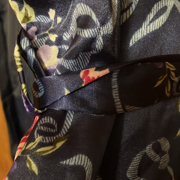 Blue silky robe, short and cute - Picture 7 of 7